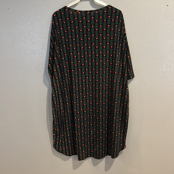 LuLaRoe Women’s blouse, size Large. - Picture 2 of 3